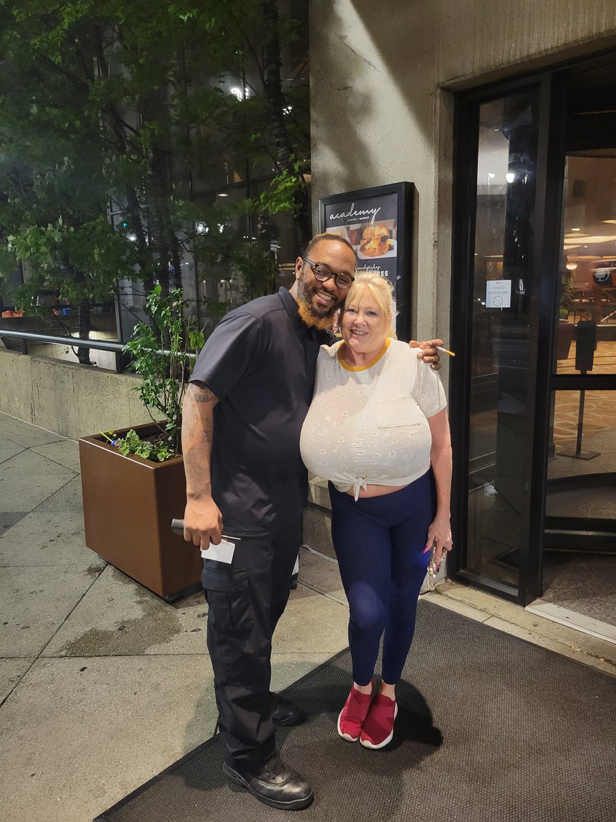 mrman4040's tweet photo. @mrman4040 &amp; @KaylaKleevage https://t.co/iIgCldh4kl