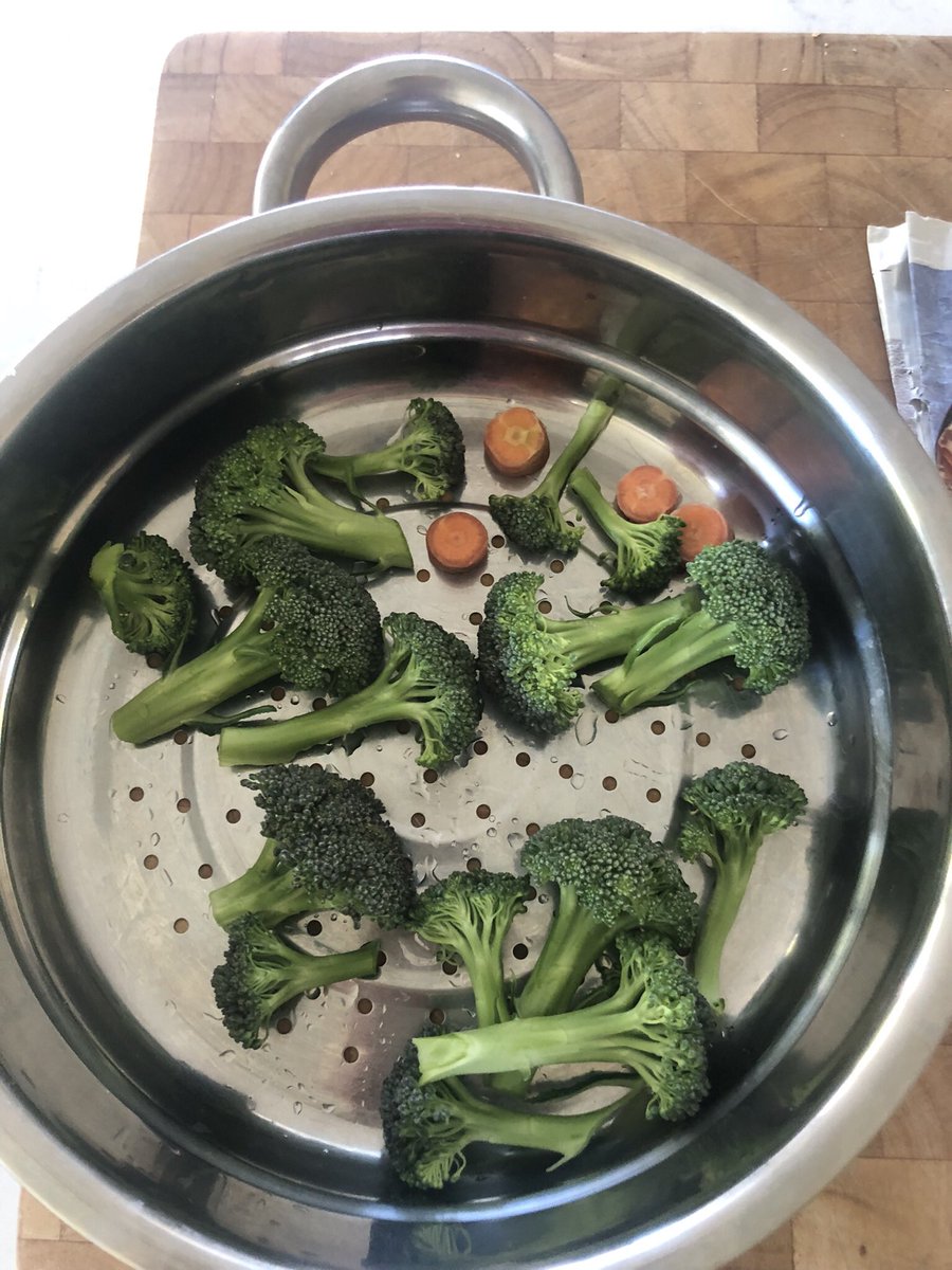 LearningLog1's tweet image. #LGPAScience @laceygreenpa Learning to live more sustainably by growing fruits and vegetables.This summers crops have included broccoli, carrots and courgettes.
