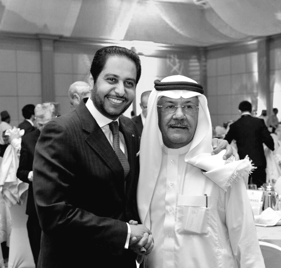 dya_bamakhrama's tweet photo. بكثير من الأسى والحزن أنعي معزيا نفسي وأسرة وذوي ومحبي أخي الحبيب د. محسن آل حسان، المثقف والشاعر والإعلامي، الذي عرفته قبل أن أكون سفيرا في الرياض؛ وتوطدت العلاقة بعد ذلك لتكون محبة صادقة، ��قد أكرمني رحمه الله بمسمى توءم الروح، لما كان يربطنا من أخوة.
اللهم أكرمه بالفردوس الأعلى https://t.co/s4v3Iq5ujY
