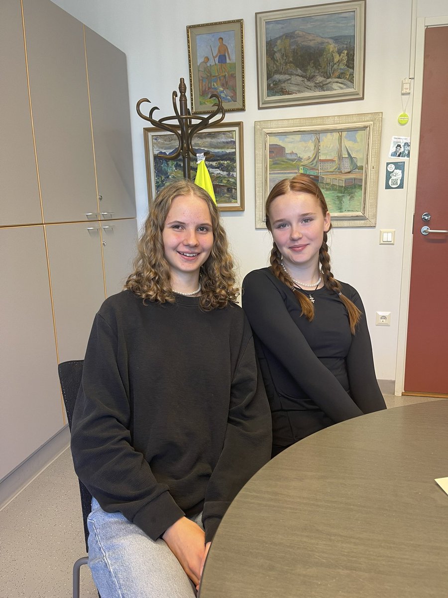 Työpäivien aikana on useita mielenkiintoisia kohtaamisia.Oppilaskuntien hallitusten kanssa viettämäni aika on työvuosien aikana ollut itselleni tärkeää ja arvokasta.Palaverissa Sääksjärven yläkoulun oppilaskunnan hallituksen puheenjohtajien kanssa❤️ <a href="/Lempaalankunta/">Lempäälä</a> #hyvinvointi