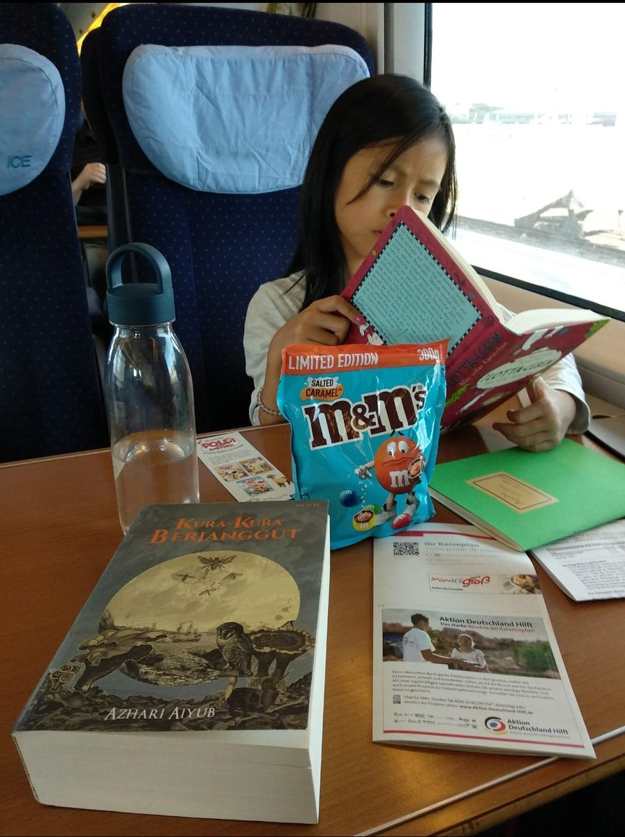 adekumala's tweet photo. Gimana sih caranya biar anak-anak gemar membaca? Yang pertama, pastikan mereka melihat ortunya juga menikmati membaca buku.
Sesederhana itu. https://t.co/mfPGsDBV6n