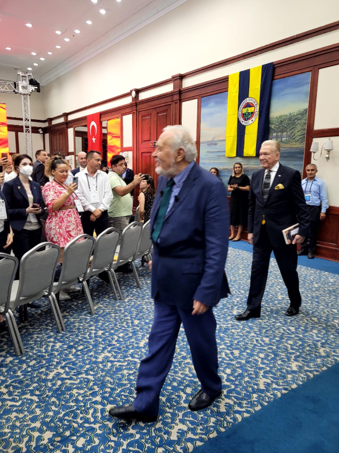 12numaraorg's tweet photo. 30 Ağustos Zaferi’nin 100. yılına bakışının konuşulacağı özel günde Onur konuğumuz Prof. Dr. İlber Ortaylı (@ILBERORTAYLIGSU) salona geldi...

#30AgustosZaferBayrami https://t.co/nRYpIFUEMp