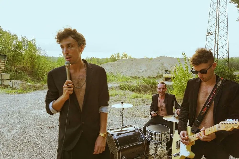 A breve scarteremo il nostro nuovo lecca lecca discografico quindi pronti a scoprire il gusto e a lavorare di lingua.
È stata una calda estate ma non è ancora finita.
Squagliamoci insieme.
<a href="/mescalofficial/">Mescal Musica</a>

#Cassandra
#LeccaLecca
#AnnuncioPREAnnuncio