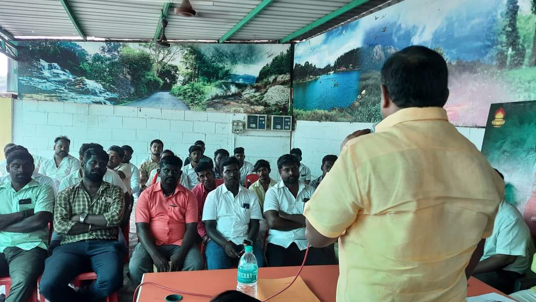 salempsmf's tweet photo. இன்று சேலம் மாநகர் மாவட்ட  அலுவலகத்தில் @arulramadassMLA அவர்கள் அண்ணன் @raasaratinam அண்ணன் #MP_சதாசிவம்,பாட்டாளி மாணவர் சங்கம். இளைஞர் சங்கம். அன்புமணி தம்பிகள்படை. பாட்டாளி  சமூக ஊடக பேரவை மாதாந்திர கூட்டம் அணிகள் வளர்ச்சி குறித்து ஆய்வு மேற்கொள்ளப்பட்டு ஆலோசனை நடைபெற்றது.. https://t.co/F11f9g62Gz