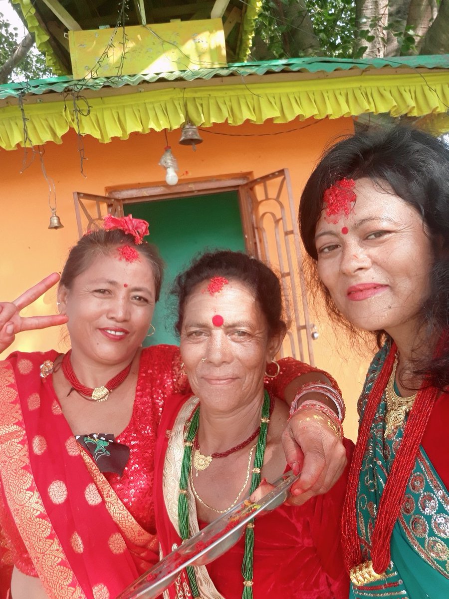 भनाई छ मेकअपले सजियको नारी भन्दा जम्वेबारीले सजियको नारी राम्री रे तर कहिलेकाही मेकअपले सजियकी नारी पनि सुन्दर हुन्छन है ।।happy teej...