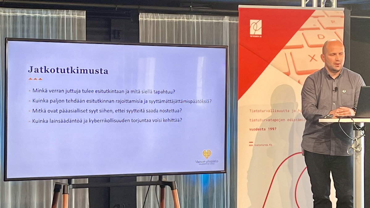 kimmorousku's tweet photo. Verkko- ja #kyberrikollisuus tulee koko ajan kasvamaan 🤬. Sen takia rikollisten kiinnisaaminen on entistä #tärkeämpää #Digimaailma #luottamus ylläpitämisen kannalta. Katso @JyriPaasonen esitys tallenteelta - mukana mielenkiintoista tilastotietoa!
https://t.co/bqJxJDL6MC https://t.co/zEhmvcpGRL