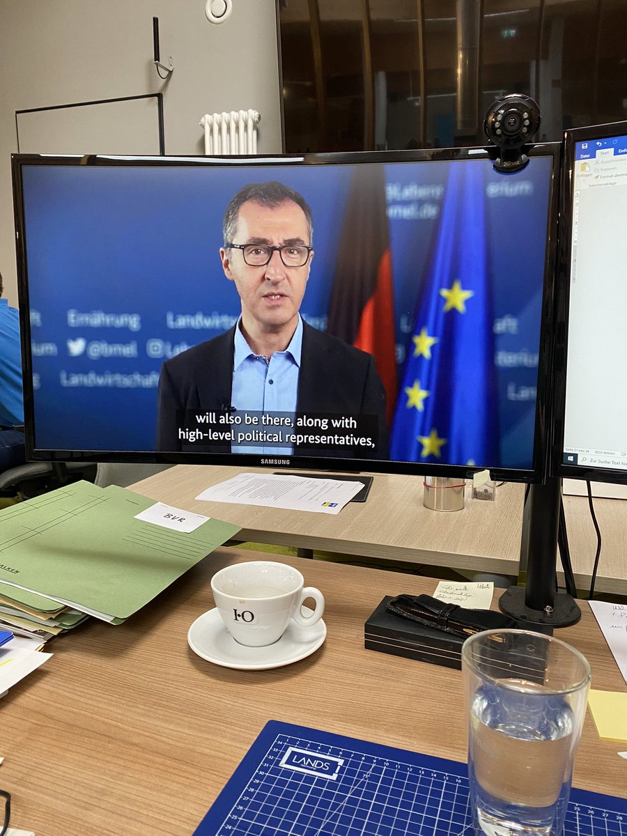 MuellerFex's tweet photo. Today: High-level talks from @FORESTEUROPE! Very excited to listen to the ideas and opinions from forest managers around #europe. Thanks to the whole @FORESTEUROPE-team for organizing this great event! https://t.co/IVbVvxLjCH