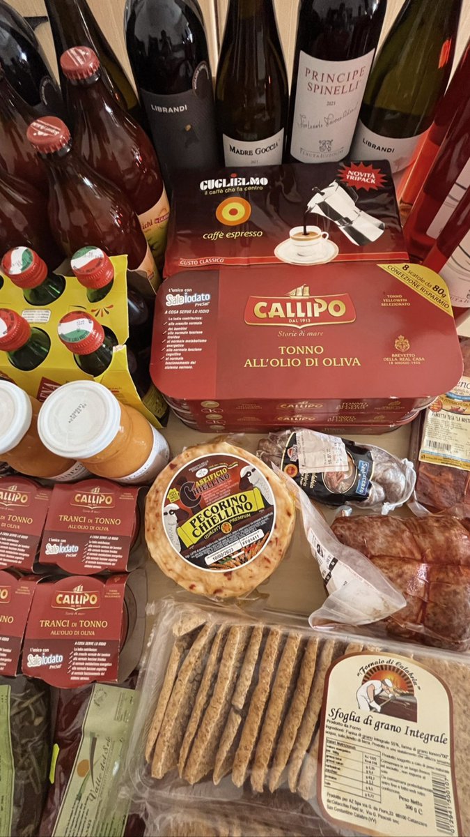 janinkhoory's tweet photo. Ciao mamma, sto tornando al nord dalla Calabria! 📦 #paccodagiù https://t.co/yg10o1ioCe