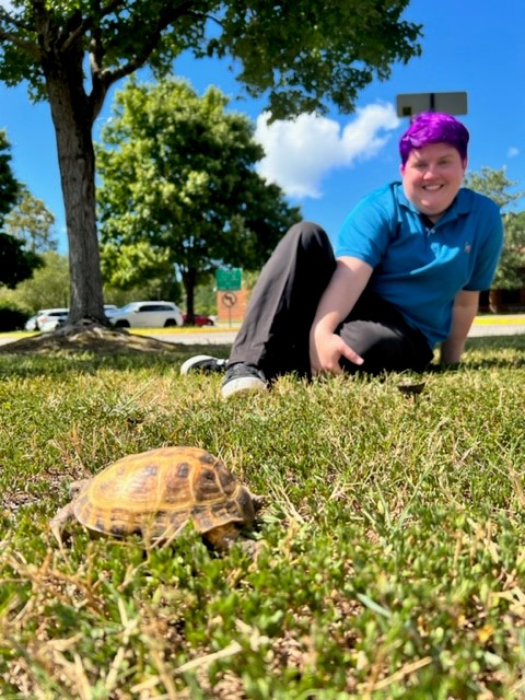 WSHSNNLib's tweet photo. Trava the tortoise is getting some outdoor time.  He had a great time exploring the grasses and having a snack.  Welcome to our school Trava! #NNPSWoodside #NNPSProud https://t.co/Ouft1XHs0O