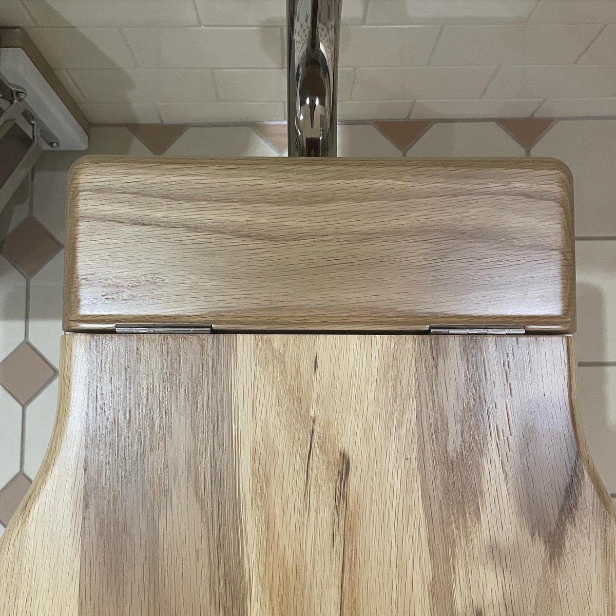 ofbsuffolk's tweet photo. ✨Tuesday Showcase✨ This oval toilet seat was re-imagined by @ThomasCrapperCo in the 1920’s to create an exact replica of the original 1895 loo seats. Ideal for both low and high level toilets!

Browse this seat here: https://t.co/2bTUSqxTNj 

#toiletseat #luxurybathroom https://t.co/X4E3Vwzirm