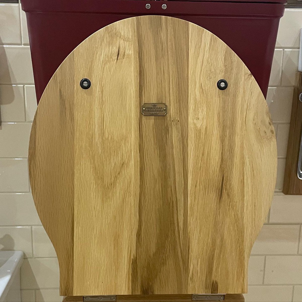 ofbsuffolk's tweet photo. ✨Tuesday Showcase✨ This oval toilet seat was re-imagined by @ThomasCrapperCo in the 1920’s to create an exact replica of the original 1895 loo seats. Ideal for both low and high level toilets!

Browse this seat here: https://t.co/2bTUSqxTNj 

#toiletseat #luxurybathroom https://t.co/X4E3Vwzirm