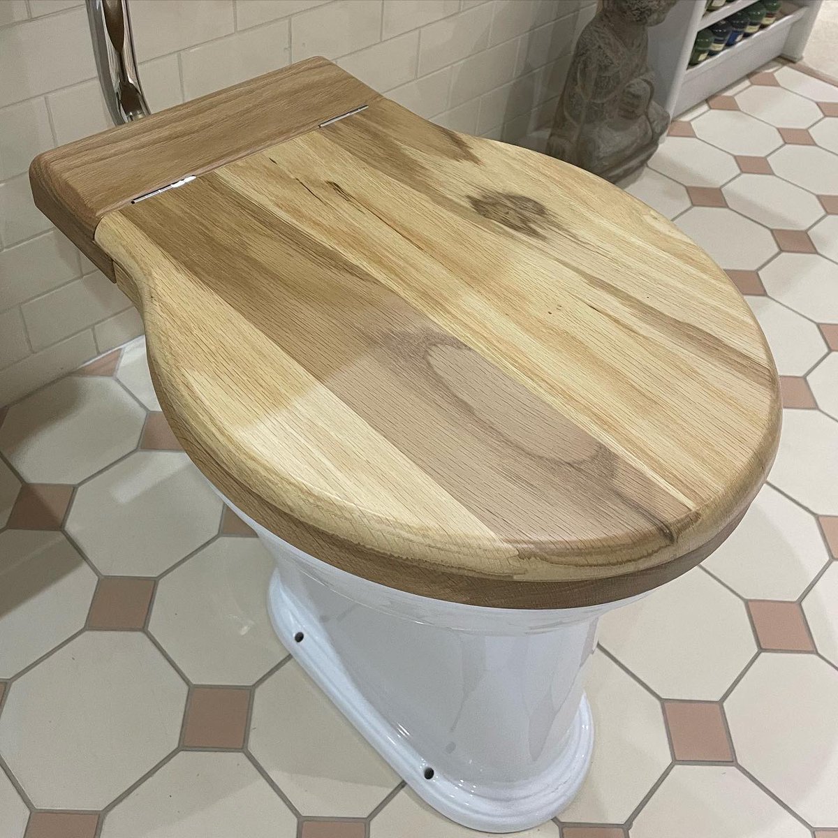 ofbsuffolk's tweet photo. ✨Tuesday Showcase✨ This oval toilet seat was re-imagined by @ThomasCrapperCo in the 1920’s to create an exact replica of the original 1895 loo seats. Ideal for both low and high level toilets!

Browse this seat here: https://t.co/2bTUSqxTNj 

#toiletseat #luxurybathroom https://t.co/X4E3Vwzirm