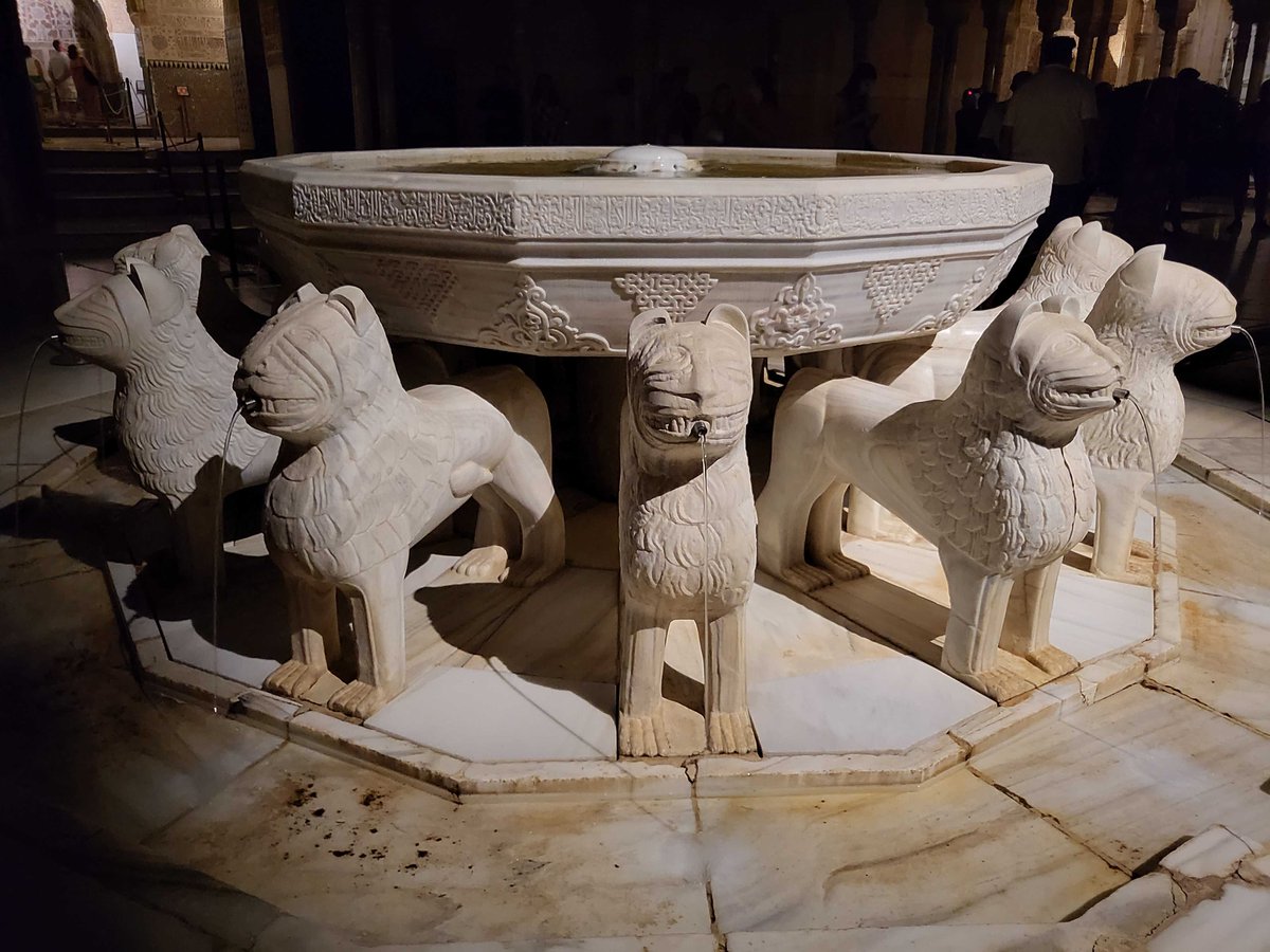 ClaritasGranada's tweet photo. La Alhambra es un lugar mágico, y realmente no sabríamos decidir cuándo nos gusta más visitarla, si de noche o de día 🤔🤔 ¿En qué momento te gustaría verla? ¡Te leemos!

@alhambracultura @turgranada @granadaturismo @PlanesGranada

#claritasturismo #claritasgranada #granada https://t.co/PidS2C8vsK