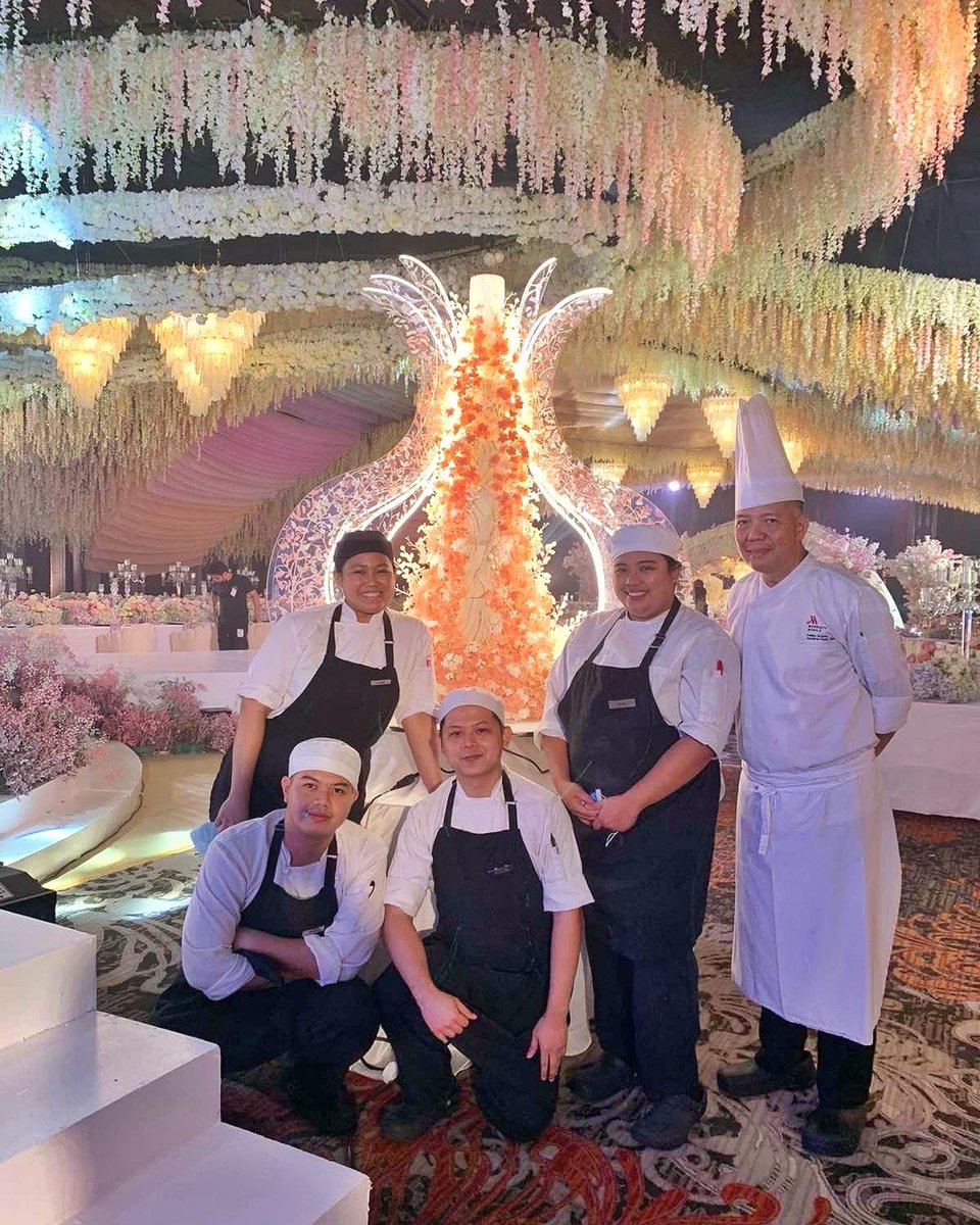 2,114 edible flowers adorn the butterfly-inspired cake by our pastry team for a grand debut during the weekend.

#MarriottMoments
#CakesbyMarriott