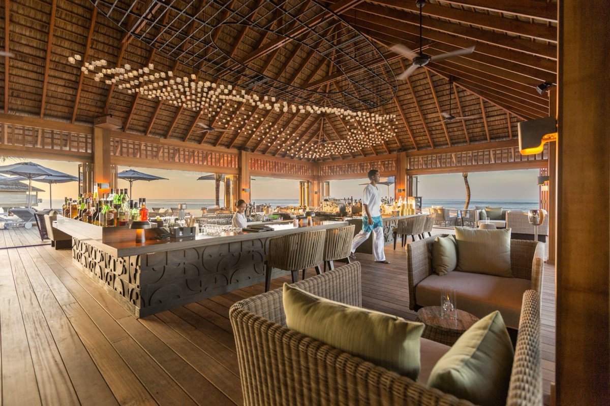 LinaraTravel's tweet photo. Choose a spot at Coco Bar just steps away from the beach and infinity pool, grab a cocktail, sit back, and relax…you’re on vacation after all. @Hurawalhi https://t.co/mN0u7ZQRLf