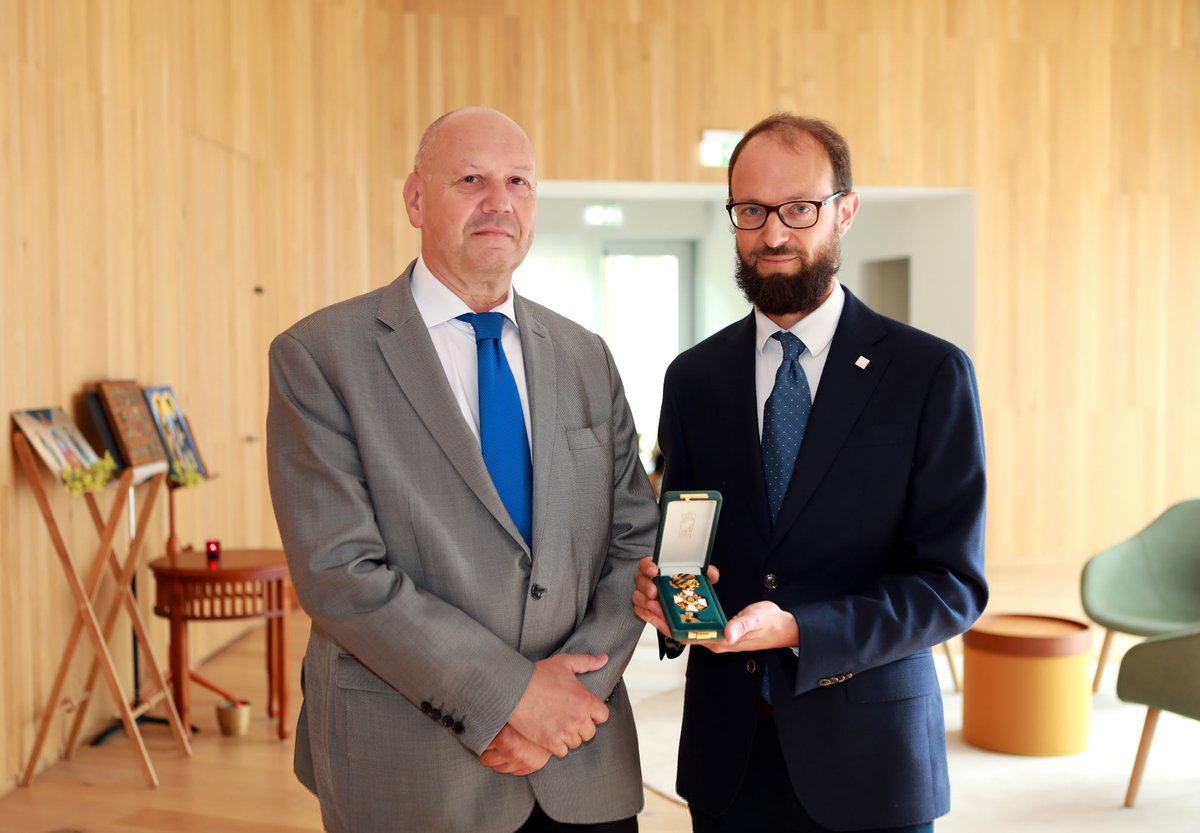 The composer Arvo Pärt was awarded the Officer grade of the Order of the Oak Crown of the Grand Duchy of Luxembourg (Ordre de la Couronne de chêne) in recognition of his outstanding merits as a composer and major figure of European culture. Read more bit.ly/3pSmEwL