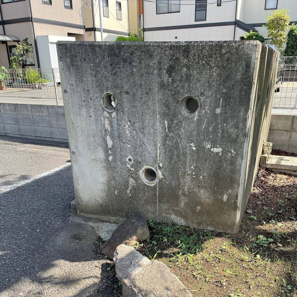 minoguchi's tweet photo. #ぬりかべ 的ななにか?
#iseefaces #iseeface #pareidolia #pareidolie https://t.co/IeFk7DfK9F