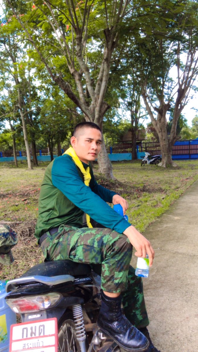 FlukhYim's tweet photo. ต้องการอะไร...😎 https://t.co/Pe8QOLBShq