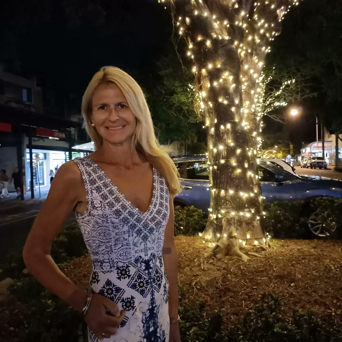 jwilla14's tweet photo. Date night with wife Nat -
Macrossan Street (bud lit)
Port Douglas FNQ
#FNQ #PortDouglas
#RattleNHum https://t.co/DAHB8e7Wr7