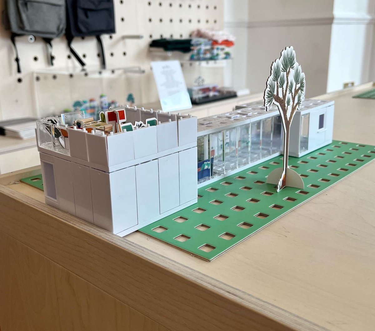 ArckitDamien's tweet photo. Love this modern elongated house by Ailbhe age 10 on last day of #arckitsummercamp Designed, drawn and built in just 1 hour before presenting it to all the parents. #ThisIsArckit #empoweringmindsthruarchitecture #futurelearning #futureteaching #neweducation #futureeducation https://t.co/2EsadWnHVq