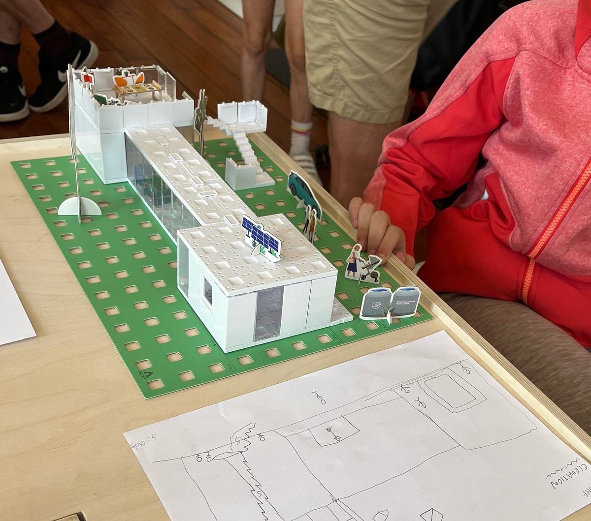 ArckitDamien's tweet photo. Love this modern elongated house by Ailbhe age 10 on last day of #arckitsummercamp Designed, drawn and built in just 1 hour before presenting it to all the parents. #ThisIsArckit #empoweringmindsthruarchitecture #futurelearning #futureteaching #neweducation #futureeducation https://t.co/2EsadWnHVq