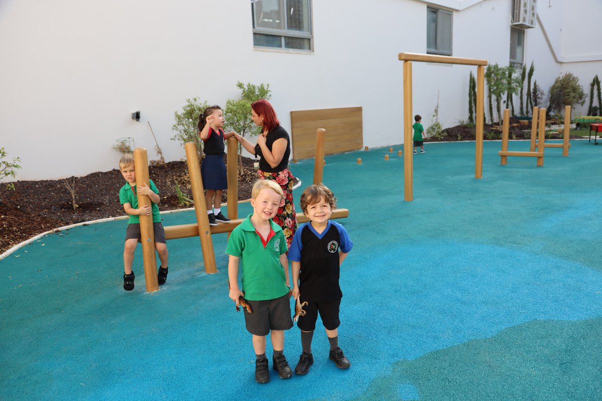 ICS_Amman's tweet photo. We welcomed EY students to "The Hive", where teachers and students alike enjoyed the gardens, water and sand play, team activities and the natural jungle gyms across the centre this morning. We can't wait to discover new things with you this year!
#TheHiveICS #EY1ICS #EY2ICS https://t.co/EIy3OnVfOR