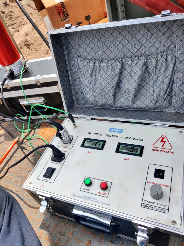 yash_patel_105's tweet image. છે કોઈ મારા જેવો વિદ્યુત ઈજનેર...🤣⚡🔌
#Electrical_Engineer