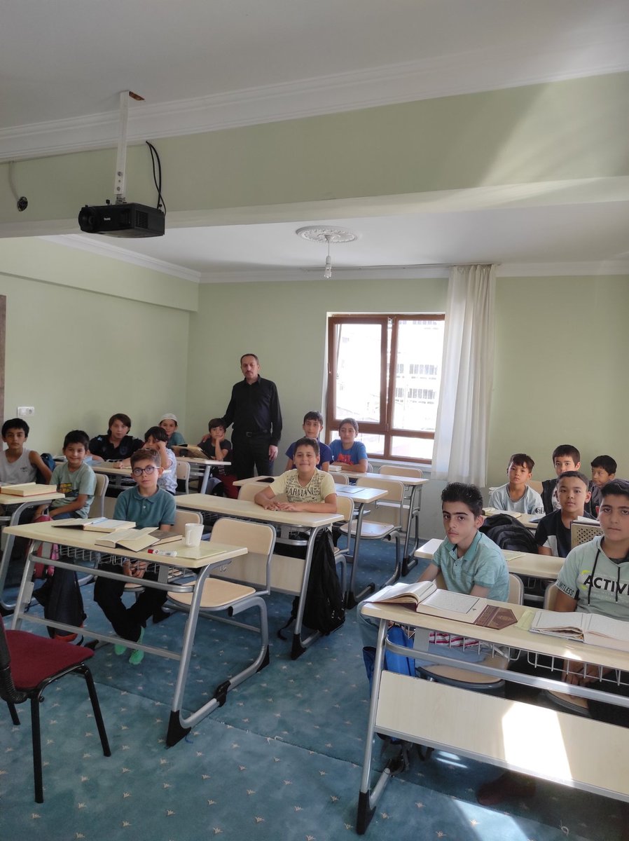 Murattunak's tweet photo. Örgün Eğitimle Birlikte Hafızlık öğrencilerimiz yaz kursunu tamamladılar. Bu süreçte öğrencilerimizin Rabbim yardımcısı olsun. https://t.co/Reb8PerIKf