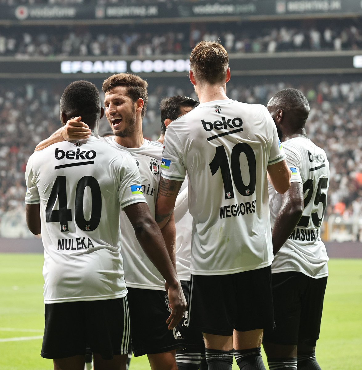 Besiktas's tweet photo. Günaydın büyük Beşiktaş ailesi. 🖤

#BJK https://t.co/OHVfJ3Yq6A
