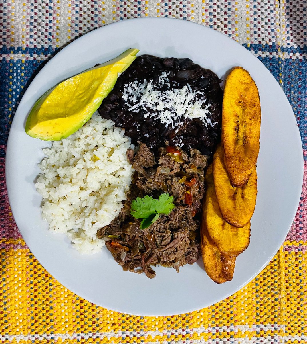 VenezuelaCerca's tweet photo. ¿Que le falta a este plato? https://t.co/QnmAXl9TDO