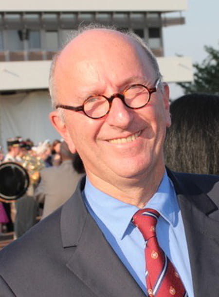 Le Professeur Jérôme Étienne, ancien doyen de Lyon Est et président du CCEM de <a href="/UnivLyon1/">Université Lyon 1</a> reçoit un fellow d'honneur de l'#AMEE2022 pour sa contribution majeure à la pédagogie médicale française. 
Beaucoup d'honneur d'être à ses côtés aujourd'hui.