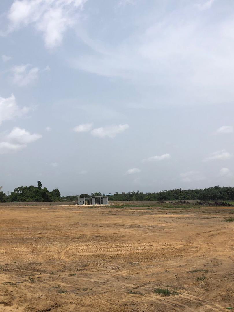 vicbeatz_'s tweet photo. One of the reason why the cheapest plot of land in Banana Island costs ₦900M is its access to the Lagos Lagoon.

Here’s your chance to own a property by the Lekki Lagoon with ₦1M initial deposit.

The Lagoon Front Estate is situated in Alaro City, Epe, Lagos &amp; is 💯 Dry Land. https://t.co/IRnSvdEF5F