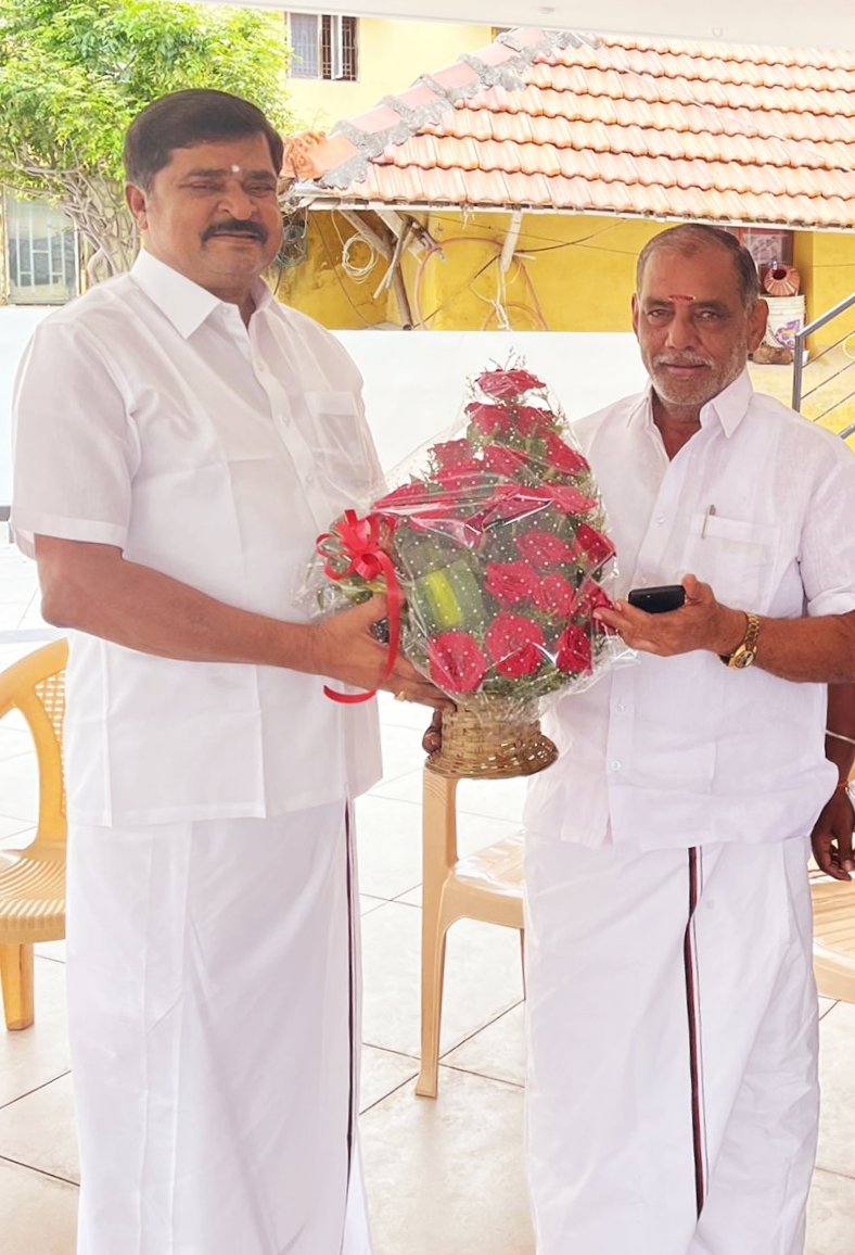 PayyaKrishnan's tweet photo. கழக தலைவர் @mkstalin அவர்களின் தலைமையேற்று அதிமுக விலிருந்து விலகி அண்மையில் மாண்புமிகு முதல்வர் அவர்களின் முன்னிலையில் @arivalayam இணைந்த அதிமுக முன்னாள் சட்டமன்ற உறுப்பினர் திரு.வி.சி.ஆறுக்குட்டி அவர்கள் மரியாதை நிமித்தமாக என்னை சந்தித்தனர். அவருக்கு என் மனமார்ந்த வாழ்த்துக்கள் https://t.co/3itktvz5f5