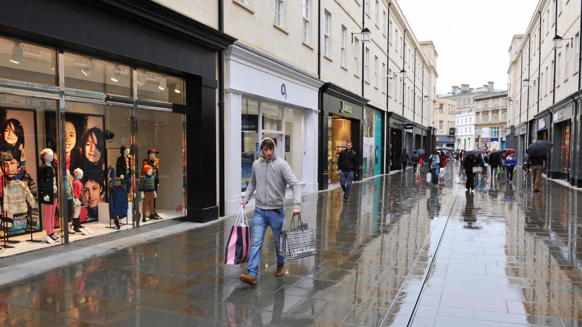 Drapers's tweet photo. UK store closures in the first six months of 2022 dropped by a third compared with the first half of last year, new data from accountancy firm PwC shows. https://t.co/b8PWEohbaw #fashion #fashionretail #stores #closures https://t.co/vUNOcxzF4A