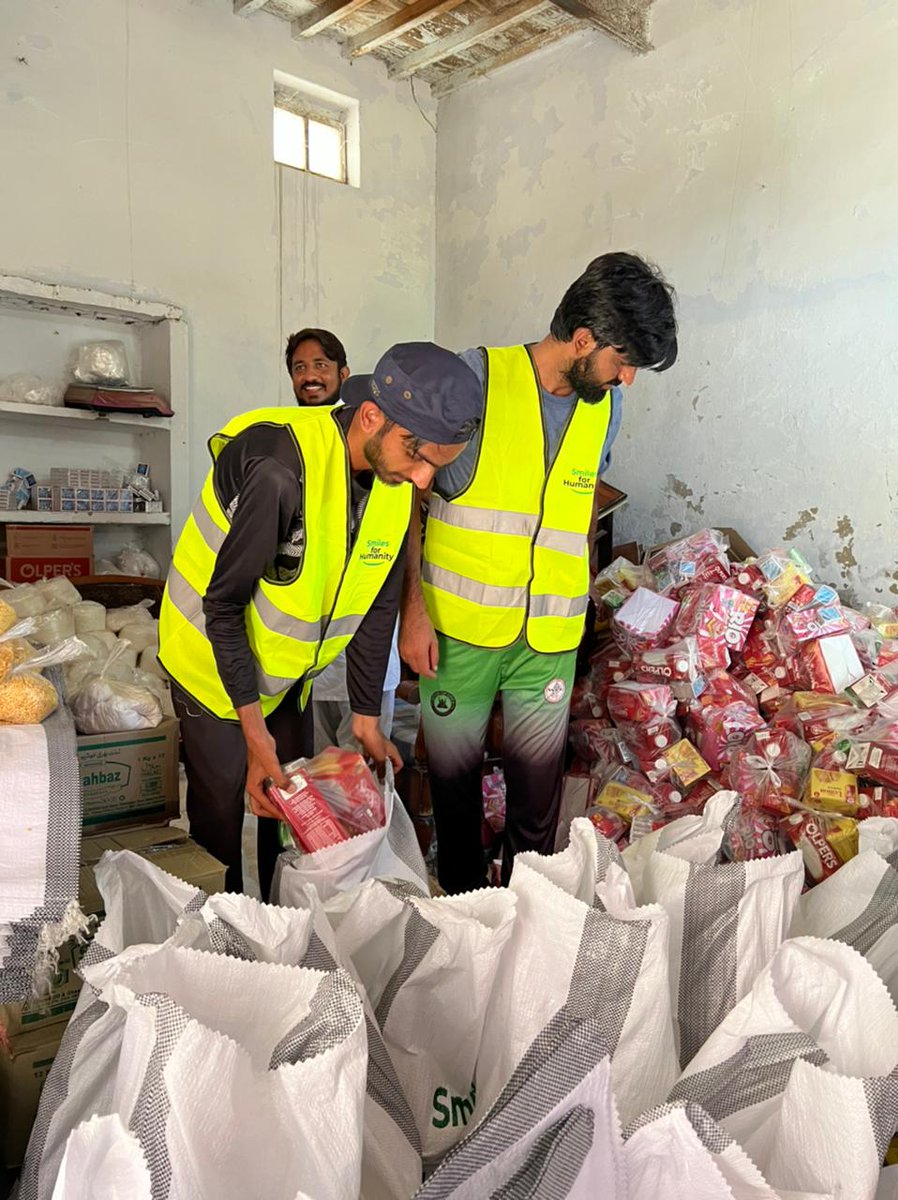 MSfoundationPK's tweet photo. Flood Relief by Million Smiles Foundation !

Ration for more than 150 families packed and ready for distribution in different affected areas of Taunsa Sharif.

#MillionSmiles #Humanity #Corporate #Floods https://t.co/HuWGf35rdJ