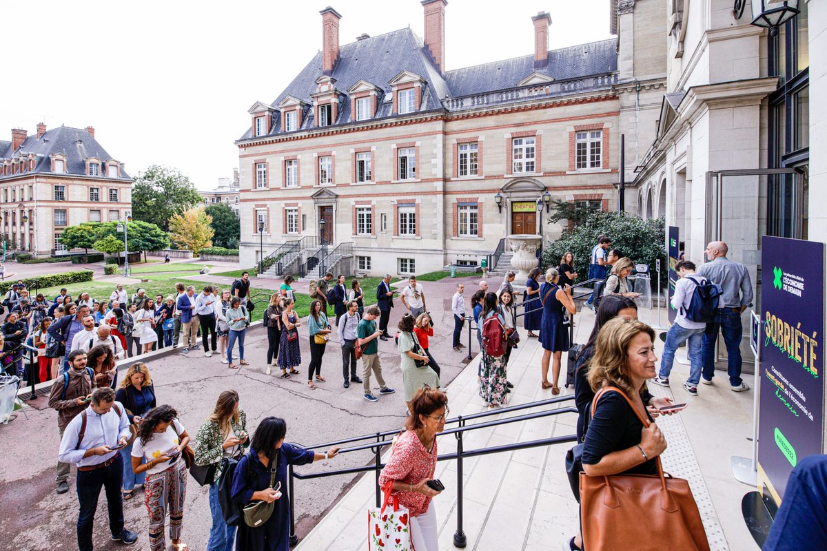 Mouv_ImpactFr's tweet photo. Sobriété, j’écris ton nom ! Rendez-vous dans quelques minutes avec plus de 1500 dirigeants visionnaires présents aux #UEED2022 pour constituer l'avant-garde de l’économie de demain ! https://t.co/F9fGeT1X4J