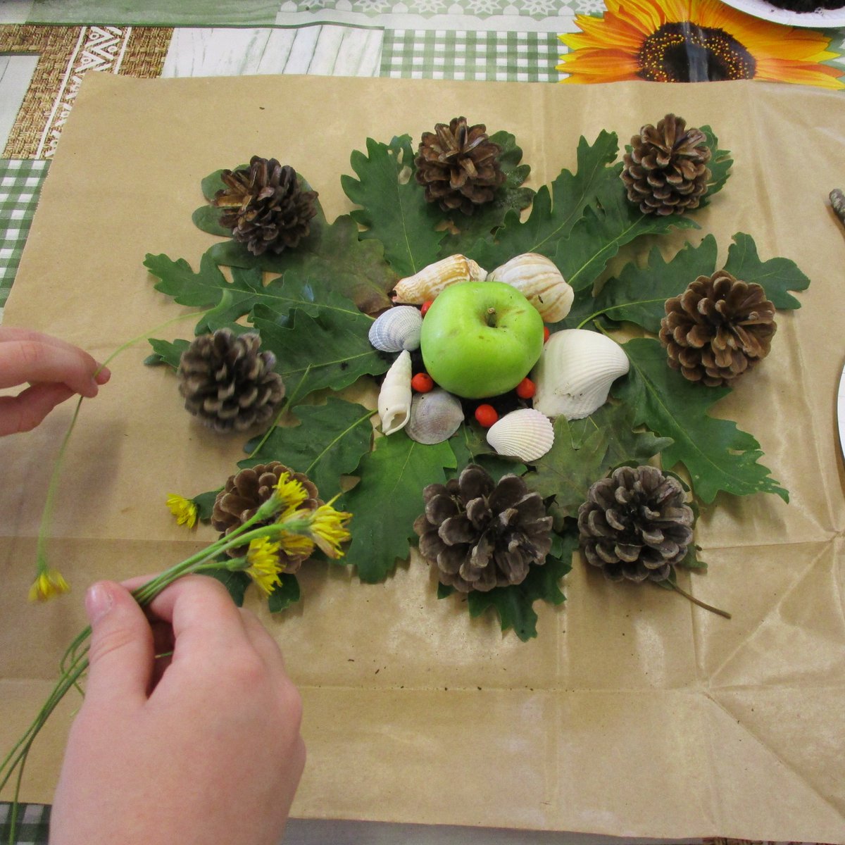 LancsLibraries's tweet photo. On your marks, get set, go! 
Children at #Kingsfold couldn't wait to get arty with nature and what a good job they made of it 
#KingsfoldLibrary #SCARTClub2022 #SCARTPlanetSavers #LancsSummerFun https://t.co/rdawWi86lb