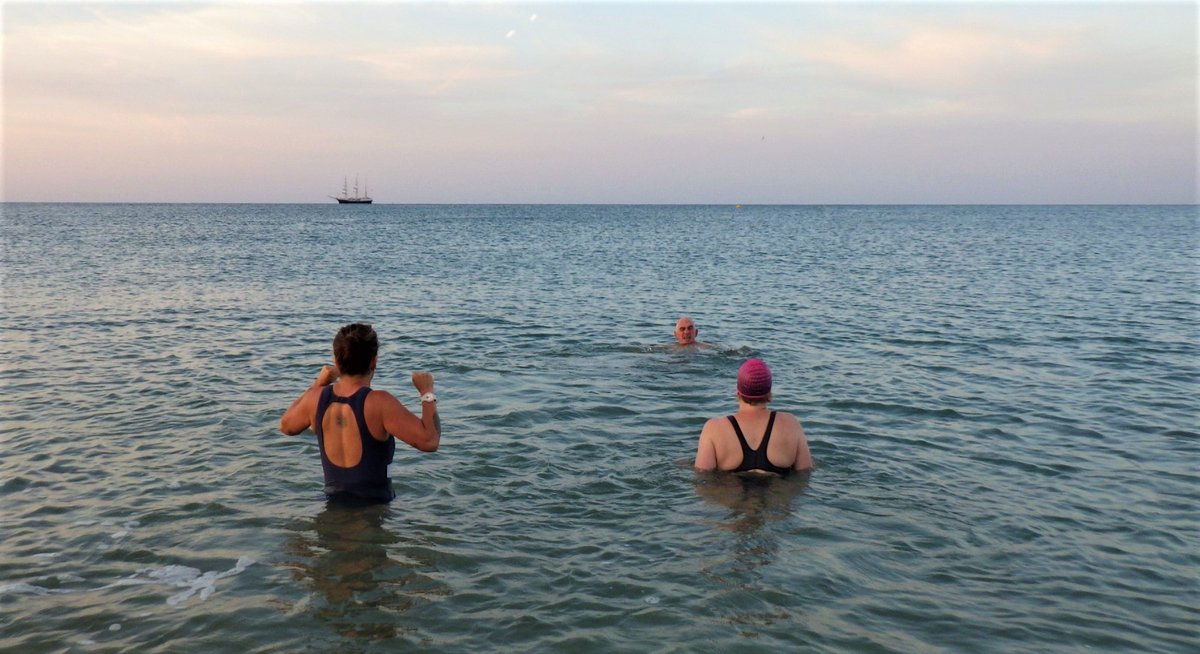 Ravilious's tweet photo. Tuesday swims, with her good self #Tenacious in the background @purplepuffin #Seaford #Newhaven #seaswimming #earlyswim #wildsimming https://t.co/T8Ewddrfft