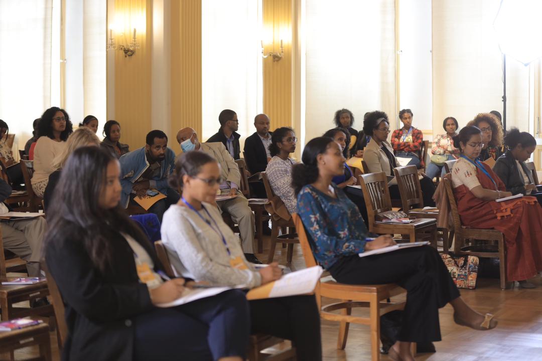 RachanaSharmaM's tweet photo. Human beings are not #rational.
Most decisions taken are intuitive using #mentalshortcuts.
The #nudge theory discussed in the opening session at the #SBC Symposium Ethiopia.
@girleffect @bbcma_et @PopulationMedia @ViamoGlobal @CassSunstein https://t.co/LjOLauadgp