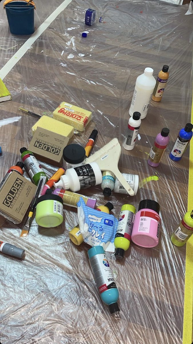 jindawnie's tweet photo. It’s true guys, HyunA and dawn are retiring to become painters https://t.co/eTuUWscuNG