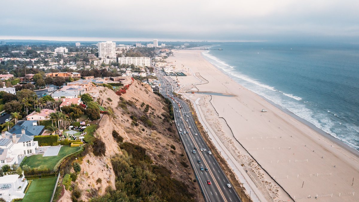 Sterling_Social's tweet photo. Pretty cool #drone shots from our #PacificPalisades event this past Saturday! Those ocean + beach views… https://t.co/KB9UmIWWWP