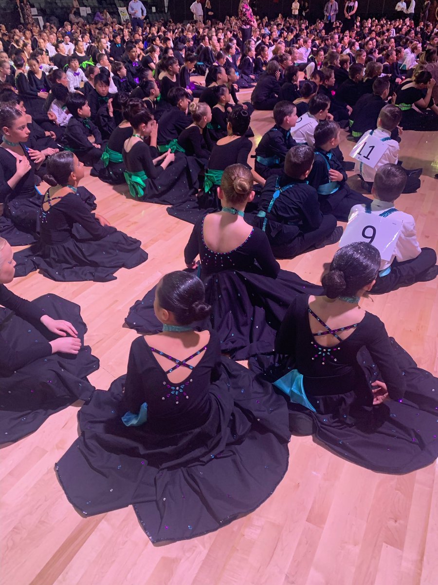 BEXLEY_NORTH_PS's tweet photo. @DanceSportGala1 @JohnSelby6 @kristy_docanto DanceSport Gala night is always special! Team Bexley North Public School looking their finest in purple and turquoise! 💜💙 #BNPS https://t.co/EE1jUaNVCX