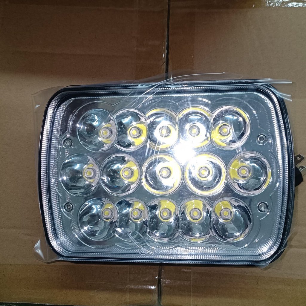 LOYOCatherine's tweet image. 🔥These two lights are on promotion🔥: 
5.75 inch rgb headlight for motorcycle and 5x7 7x6 square headlight #headlight #ledreplacement #squareheadlights #roundheadlights #5x7headlight #5.75headlight #rgbheadlight #loyo #promotion #caraccessories