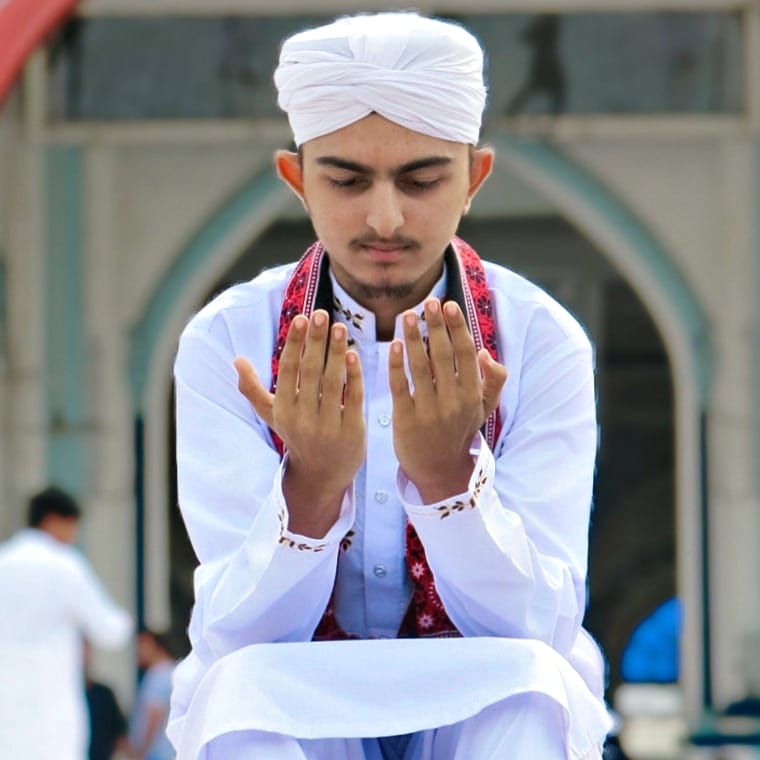 RealSalmanQadri's tweet photo. کرم مانگتا ہوں عطا مانگتا ہوں
الہی میں تجھ سے سیلاب زدگان کے لیے دعا مانگتا ہوں https://t.co/2zhxathhAu