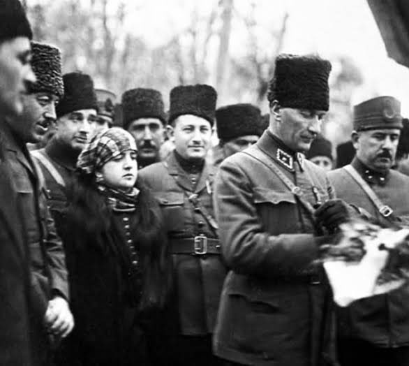 30 Ağustos sadece bir ulusun özgürlük mücadelesini kazandığı gün değil, aynı zamanda benzer durumdaki mazlum halkların özgürlük umutlarını yeşerten gündür. Gazi Mustafa Kemal ve silah arkadaşlarını bir kez daha şükranla anıyorum. #30AgustosZaferBayrami