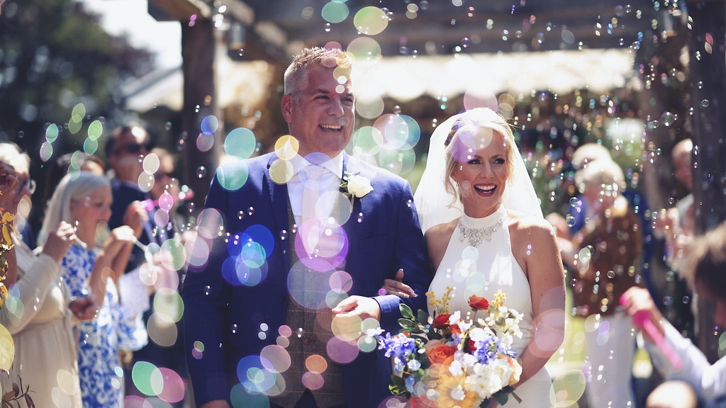 RideoutFilms's tweet photo. Lois + Paul / Baddow Park House

venue: @baddowparkhouse
photographer: @shiannemercerphotography
mua: @debbielloydmua
hair: @weddinghairbytara
florist: @fauxevermore
cake: @hellosweet_thing
entertainer: @ajentertainers
. https://t.co/UKUustHLiO