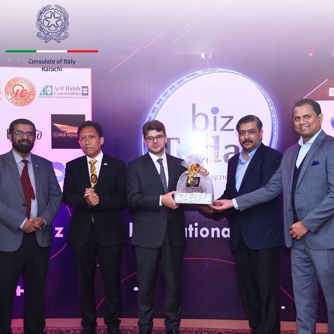 ItalyinKarachi's tweet photo. The chief guest at the annual Biz Today Awards was H.E. Danilo Giurdanella, the Consul of Italy in Karachi, where he acknowledged the winners and spoke about Pakistan and Italy's trading relations.
#BizToday #PakItaly #DaniloGiurdanella #ConsulateofItaly https://t.co/2VXpKGxSUe