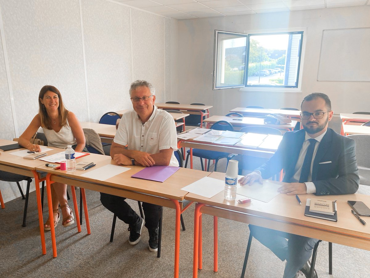 🎬 Clap de fin pour nos étudiants en Bachelor Banque Finance Assurance, Ressources Humaines et Marketing Commerce à Caen ! Au programme ? Présentation du mémoire de fin d'année. 📖 #ecofac #weareecofac #examens #partiels #formation #alternance #jury #caen