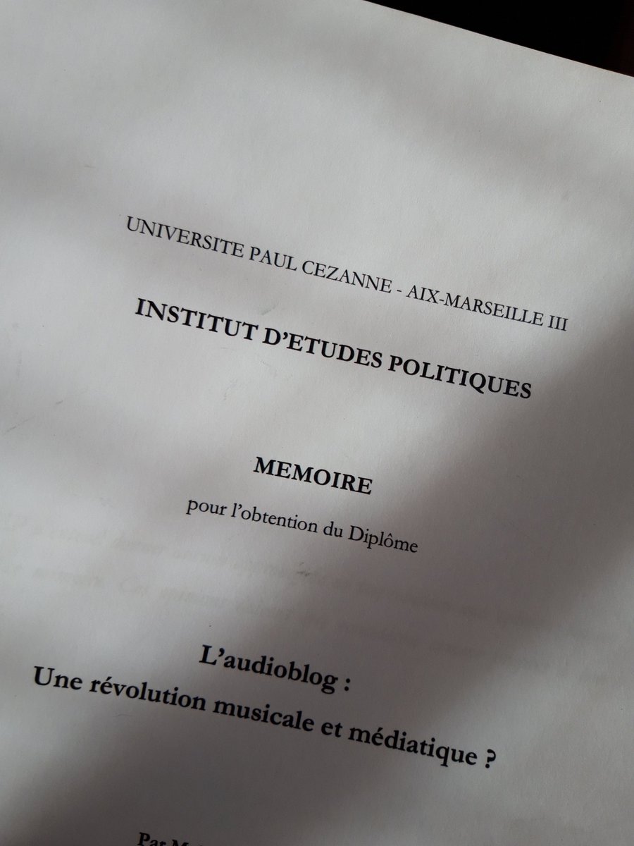 Furtif's tweet photo. Trier de très vieux dossiers, c'est retrouver une documentation d'une autre époque #audioblogs #mp3blog https://t.co/mRKzuxUbbt
