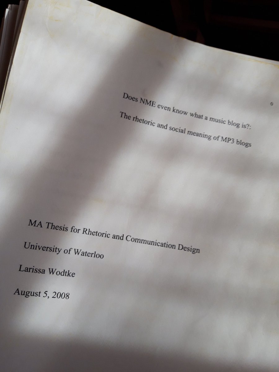 Furtif's tweet photo. Trier de très vieux dossiers, c'est retrouver une documentation d'une autre époque #audioblogs #mp3blog https://t.co/mRKzuxUbbt